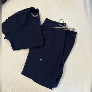 Fabletics Navy Scrub SET